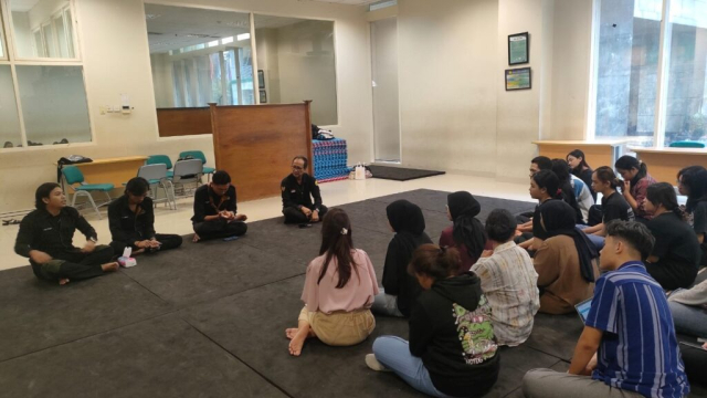 Workshop ‘Strategi Penciptaan Karya Tari’ – Inspirasi dan Pandangan Baru Bagi Mahasiswa Pendidikan Tari Universitas Negeri Jakarta”