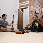 Read more about the article Pelatihan Waditra Rebab Sunda di Sanggar “Gandes Pamantes” Kota Bogor: Upaya Melestarikan Identitas Budaya