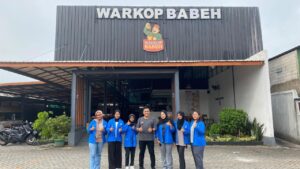 Read more about the article Pengabdian Masyarakat Melalui Pengembangan Strategi Warkop Kekinian Sebagai Ruang Kuliner Ramah Keluarga
